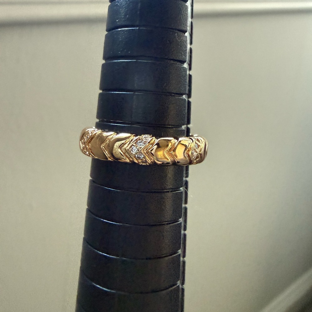 NWT Pretty Bird Jewelry Gold Chevron Diamond Accent Eternity Band size 6 - Picture 8 of 10